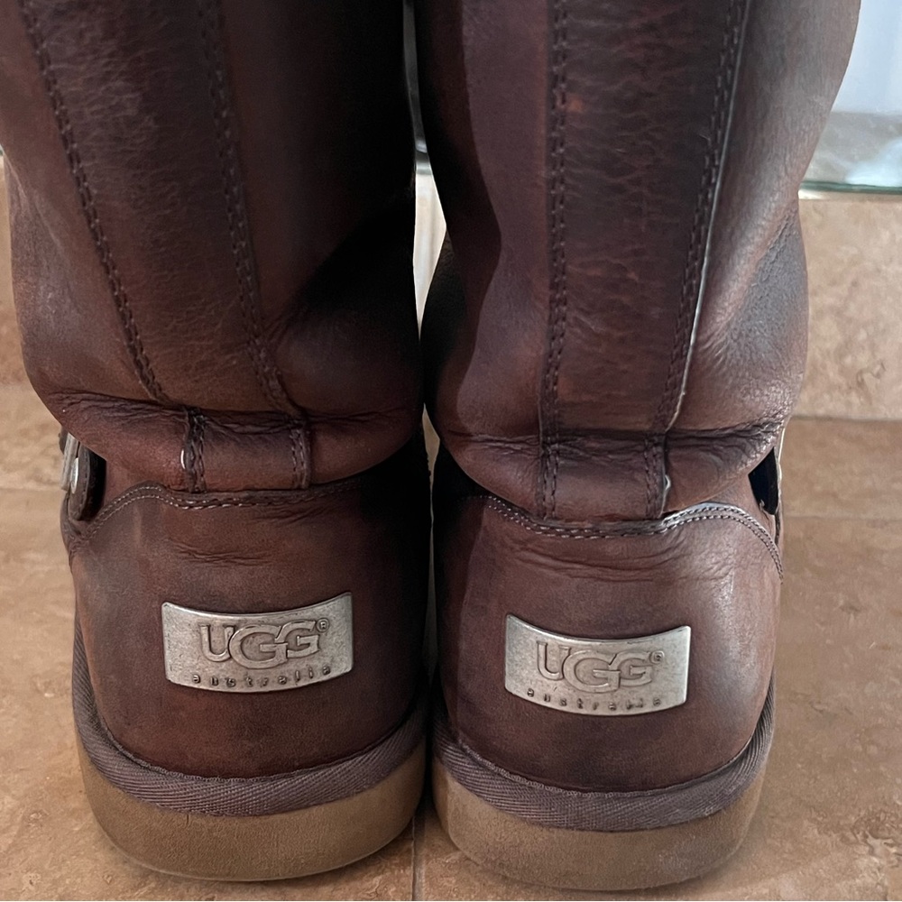 UGG - BROWN LEATHER BOOTS